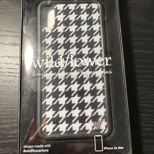 Wildflower case “houndstooth” in black and white 🤍🖤